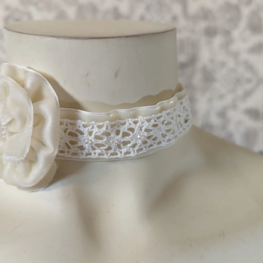 Lace & Velvet Ivory Handmade Handsewing beaded Bridal Wedding Choker Necklace - Picture 7 of 10